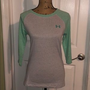 Under Armour size small three quarter shirt